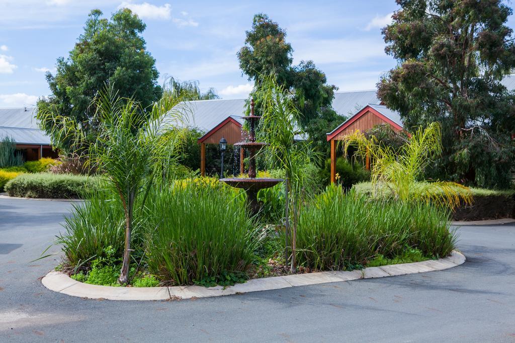 Hotel Perricoota Vines Retreat Moama Esterno foto