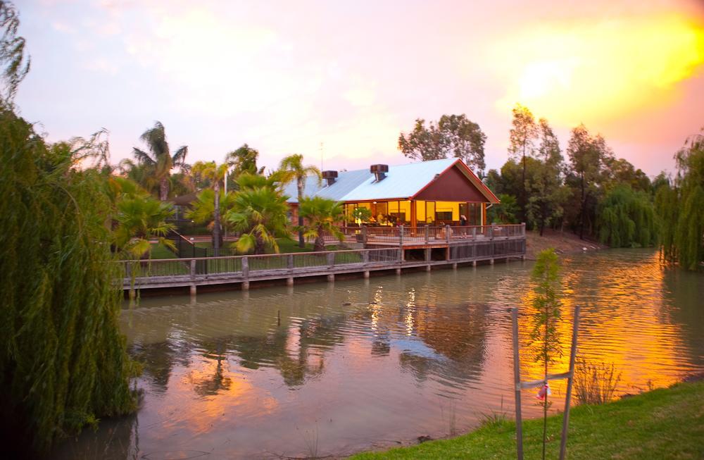 Hotel Perricoota Vines Retreat Moama Esterno foto