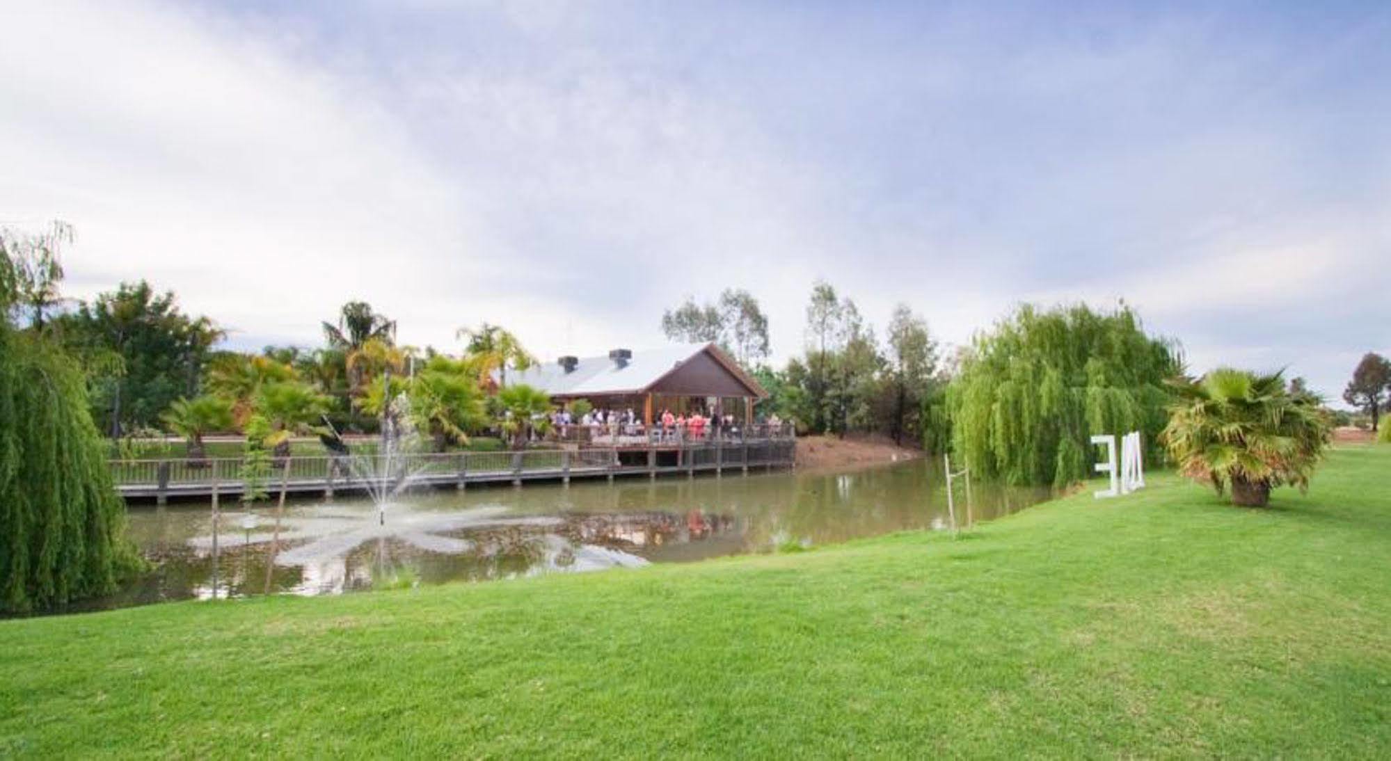Hotel Perricoota Vines Retreat Moama Esterno foto